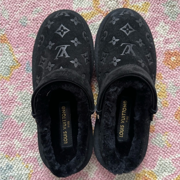 louis vuitton fur slides - Picture 1 of 3